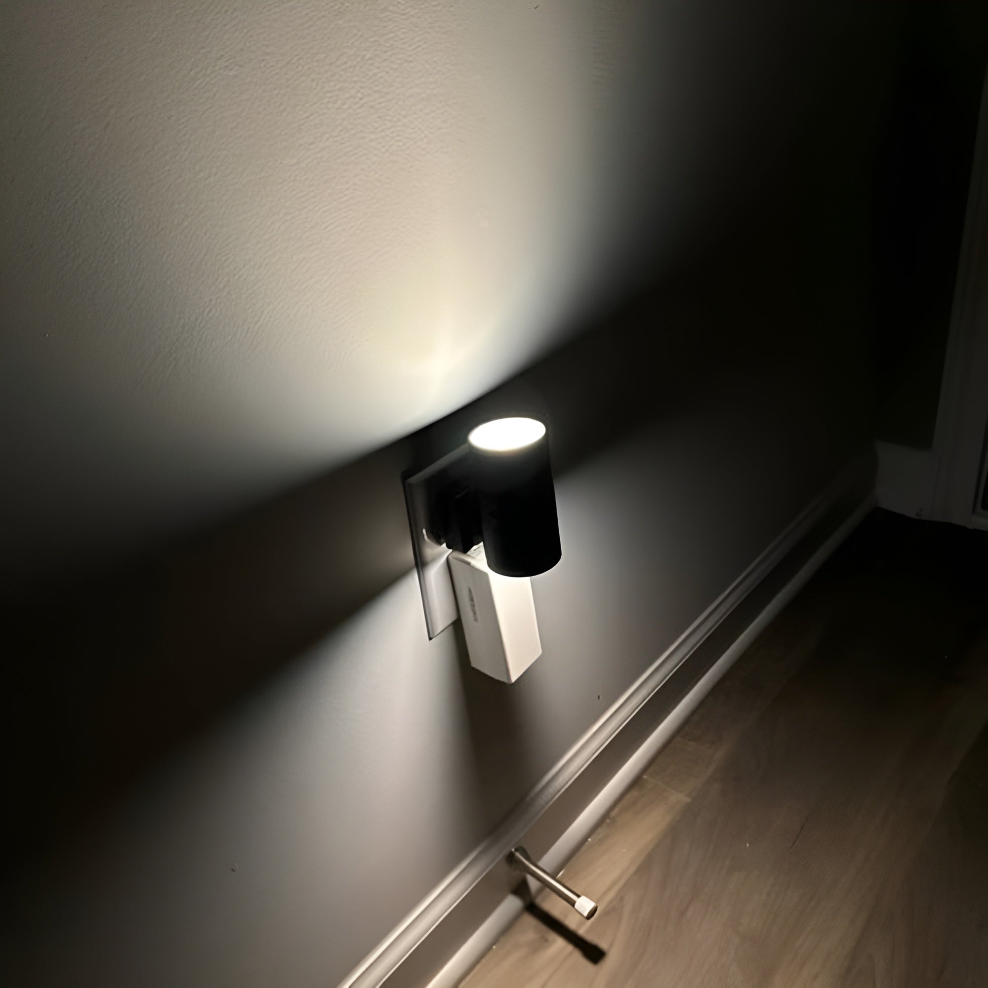 Ledsen™ NightLight: Modern Draagbaar Dimbaar Plug-in Nacht Licht