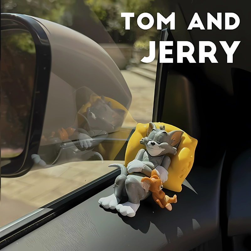 CarCharm 1+1 GRATIS: Tom En Jerry Speels Dashboard Ornament