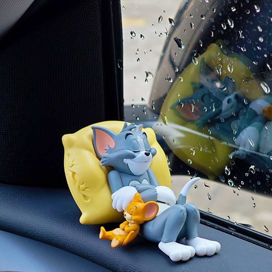 CarCharm 1+1 GRATIS: Tom En Jerry Speels Dashboard Ornament