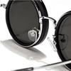 AdjustableSunglass: Fel Tot Weinig Licht Verstelbare Dimmende Zonnebril Met Etui